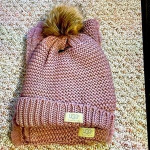 Ugg Australia hat & infinity scarf set